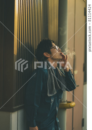 Tobacco and workers 81114424