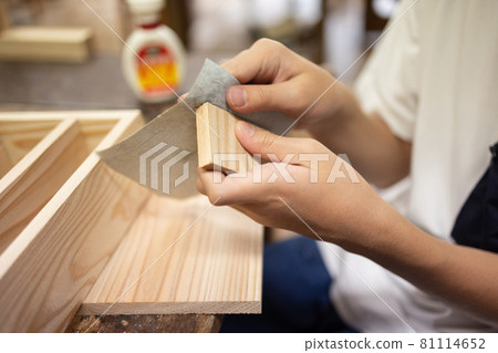 喜歡木工的小學生的手 喜歡木工的小學生的手 81114652