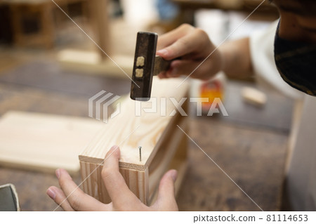Hands of elementary school boys who enjoy woodworking Hands of elementary school boys who enjoy woodworking 81114653