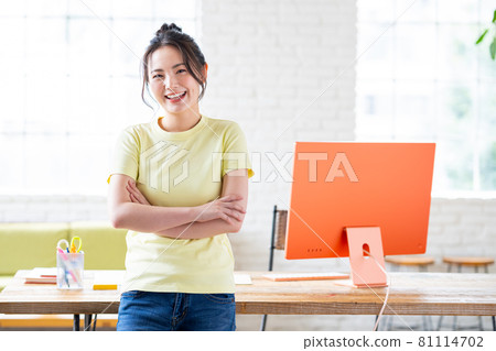 Office young designer 81114702