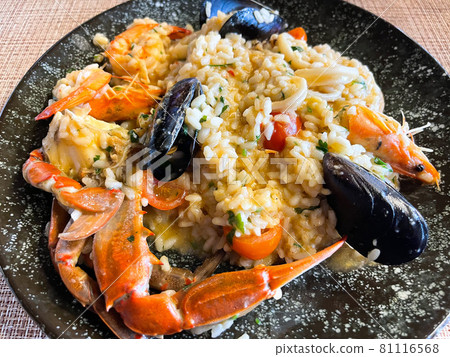 Italian risotto with shrimps, mussels, octopus, clams and tomatoes Italian risotto with shrimps, mussels, octopus, clams and tomatoes 81116568