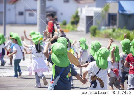 Children walking on the sidewalk 81117490