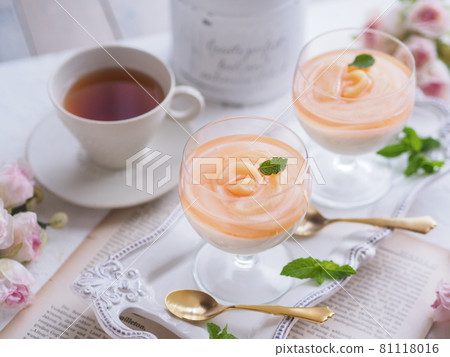 Rose motif Tea time with peach jelly 81118016