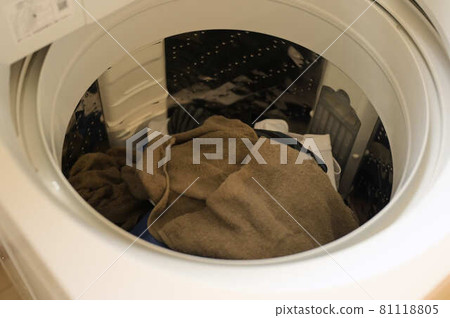 Laundry in the washing machine, wash before washing 81118805