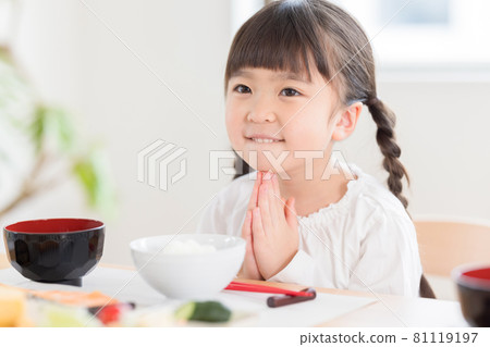一個吃米飯的女孩 一個吃米飯的女孩 81119197