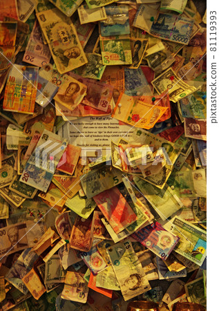 Banknotes of the world in the exhibition room of the tourist destination Pinnacles 81119393