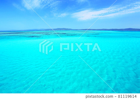 Okinawa in summer, the beautiful sea of Kouri Island Okinawa in summer, the beautiful sea of Kouri Island 81119614