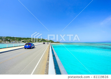 Drive to a remote island in Okinawa in the summer Drive to a remote island in Okinawa in the summer 81119616