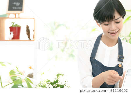 做會計的女店員 81119692