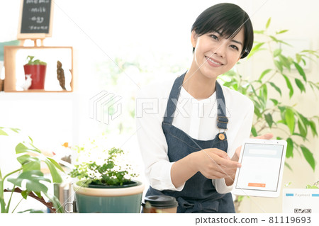 做會計的女店員 81119693