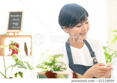 做會計的女店員 81119694