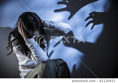 A frightening woman 81120431