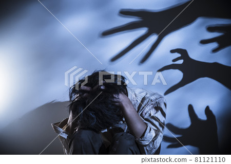 A frightening man 81121110