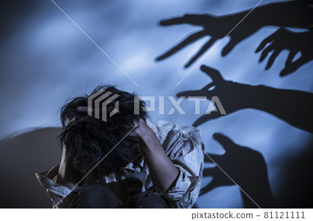 受驚的衣衫襤褸的人 受驚的衣衫襤褸的人 81121111