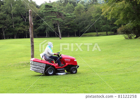 Golf course lawn mowing Golf course lawn mowing 81122258