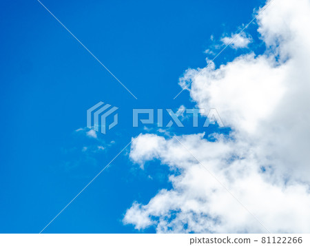 充滿活力的夏日天空積雨雲和藍天 充滿活力的夏日天空積雨雲和藍天 81122266