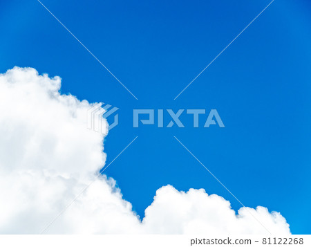 充滿活力的夏日天空積雨雲和藍天 充滿活力的夏日天空積雨雲和藍天 81122268