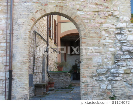 Historical detail Historical detail 81124072