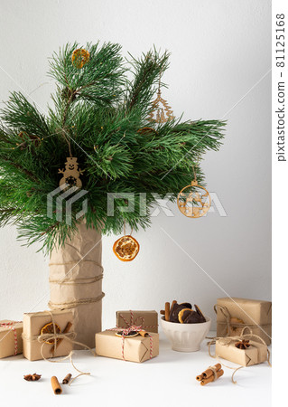 Festive christmas table 81125168