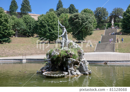 Panoramic view of Boboli Gardens (Giardino di Boboli) Panoramic view of Boboli Gardens (Giardino di Boboli) 81128088