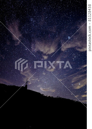 Tanigawadake Cairn and the stars in the sky 81128438