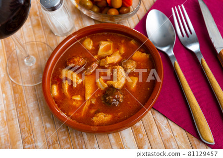 Stewed Madrilenian tripe Callos a la madrilena Stewed Madrilenian tripe Callos a la madrilena 81129457