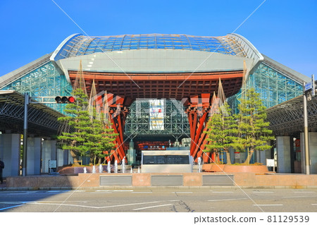 [Ishikawa] Kanazawa Station East Exit under fine weather 81129539