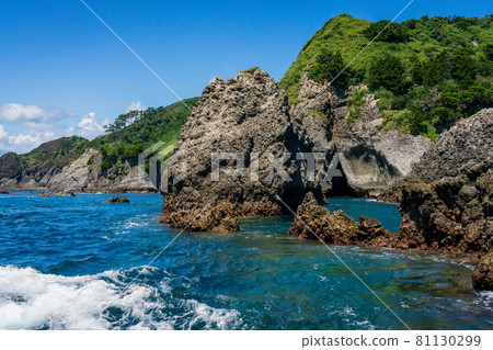 伊豆下田:盛夏時從色崎遊船眺望 伊豆下田:盛夏時從色崎遊船眺望 81130299