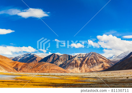 Mountains near Tso Pangong Lake, Ladakh Mountains near Tso Pangong Lake, Ladakh 81130711