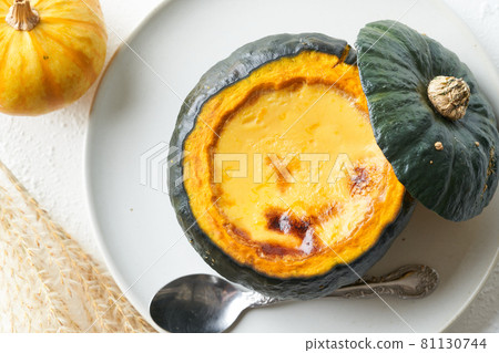 Whole pumpkin pudding Whole pumpkin pudding 81130744
