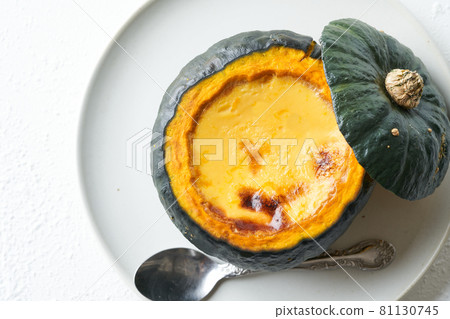 Whole pumpkin pudding 81130745