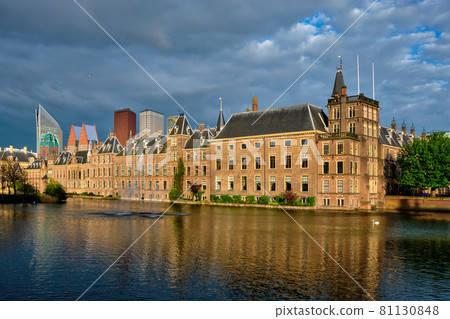 Hofvijver lake and Binnenhof , The Hague Hofvijver lake and Binnenhof , The Hague 81130848