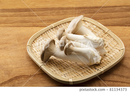 漏勺上的國王喇叭 漏勺上的國王喇叭 81134373