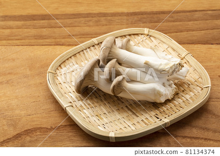 漏勺上的國王喇叭 漏勺上的國王喇叭 81134374