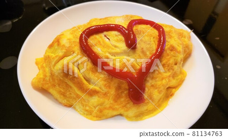 一顆扭曲的心的煎蛋捲飯 一顆扭曲的心的煎蛋捲飯 81134763