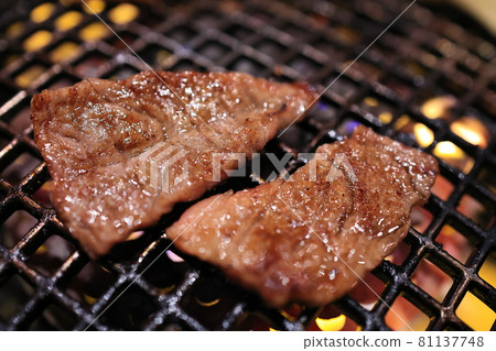 Japanese black beef yakiniku (loin) 81137748