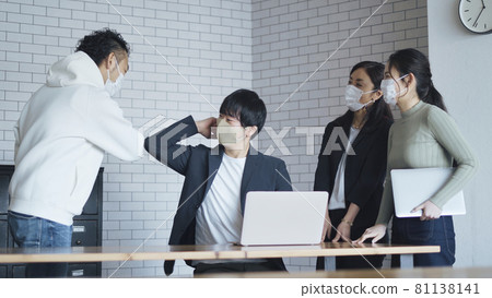 肘觸問候 81138141