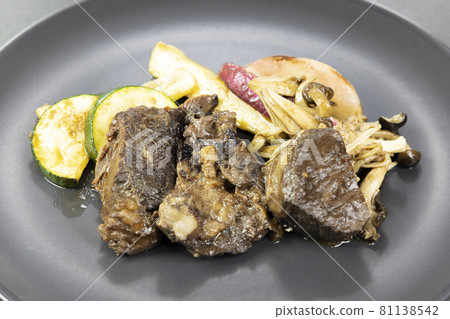 紅酒煮牛頰肉 紅酒煮牛頰肉 81138542