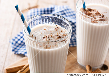 Fresh horchata with cinnamon in glass 81139374