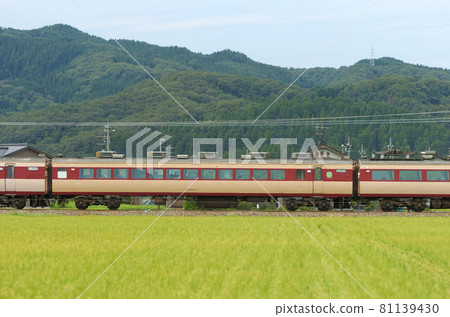 Hokuriku Main Line Isurugi-Fukuoka JR West 489 series H01 formation ④ Salo 489-14 (Kanazawa) mountain side 81139430