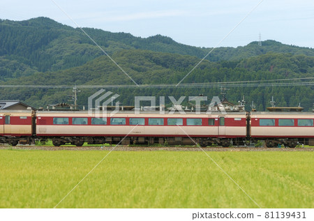 Hokuriku Main Line Isurugi-Fukuoka JR West 489 series H01 formation ② Moha 488-4 (Kanazawa) mountain side 81139431