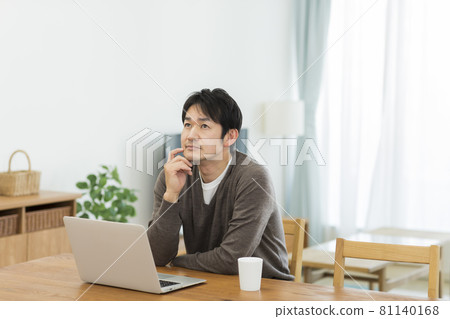 Middle male personal computer Middle male personal computer 81140168