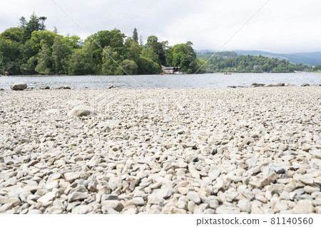 Keswick, English Lake District, U.K. 28 July, 2021. Beautiful view of the lake, beach and mountains. 81140560