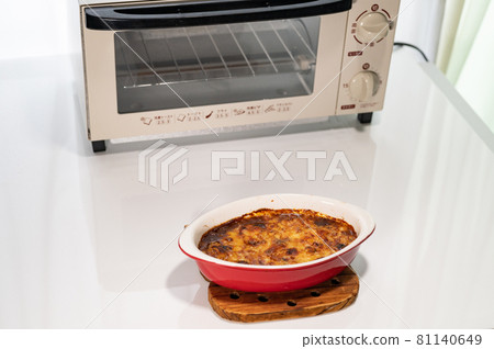 Completion of toaster-baked cheese curry Completion of toaster-baked cheese curry 81140649