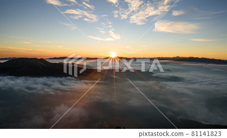 Sunrise and sea of clouds seen from the summit of Mt. Tanigawa 81141823
