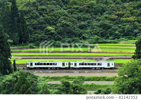 Tadami Line Kiha 110 series Irihirose-Oshirakawa ① 81142352