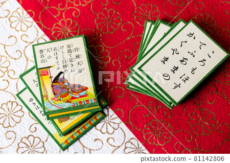 "Hyakunin Isshu", a traditional New Year's play song 81142806