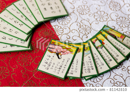 "Hyakunin Isshu", a traditional New Year's play song 81142810