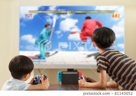 Home video game console screen and boys enjoying it 81143052