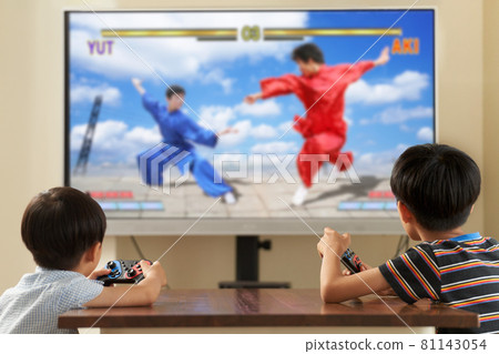 Home video game console screen and boys enjoying it 81143054